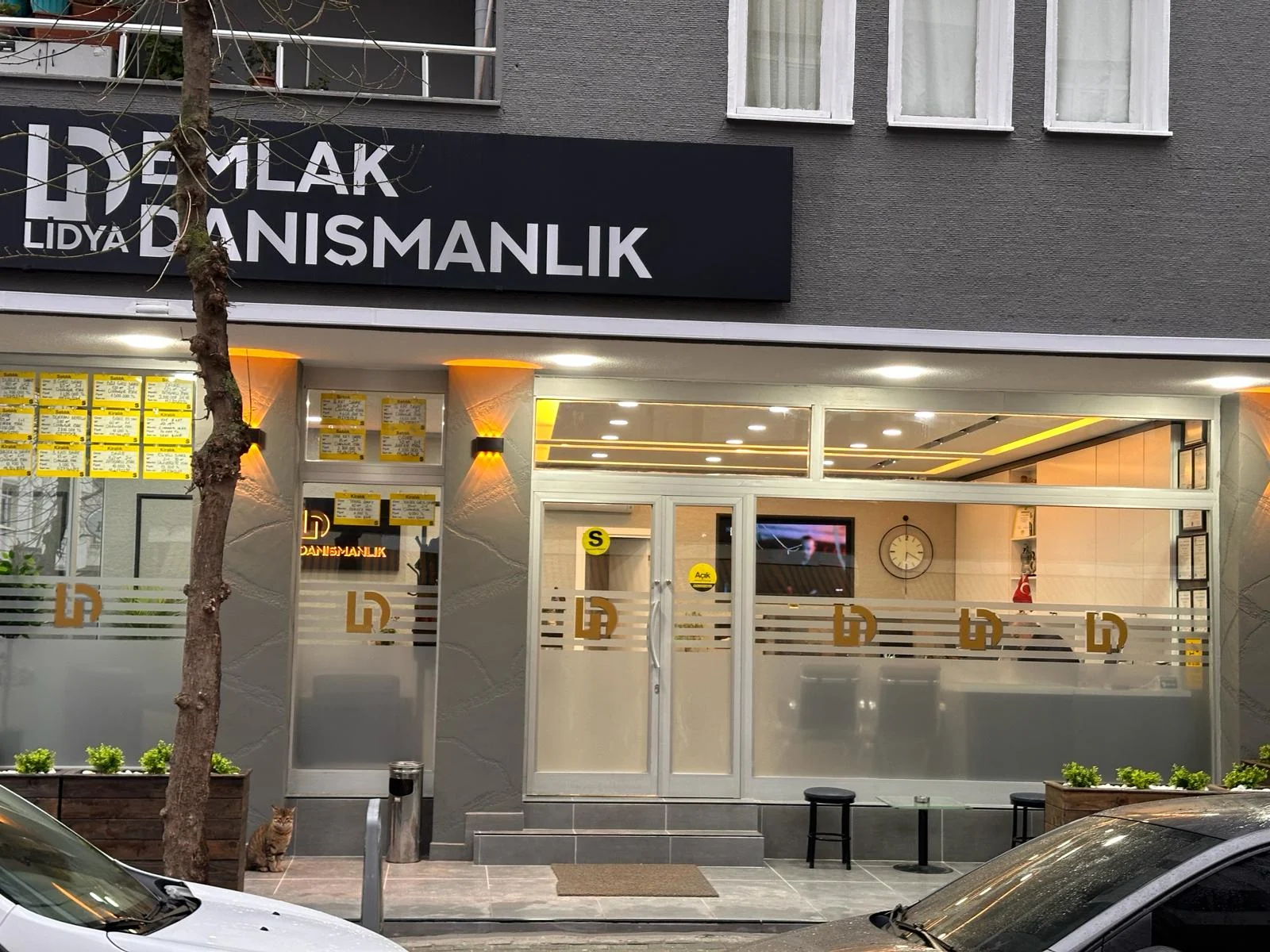 Lidya Danışmanlık ofis içi danışma alanı